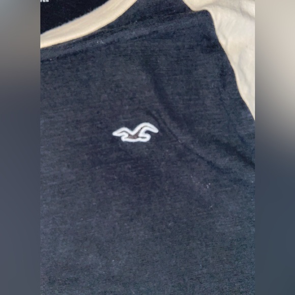 Hollister Men’s Curved Hem long sleeve Tee - Picture 4 of 8